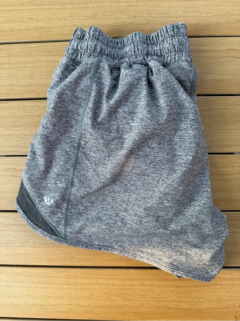 lululemon athletica Hotty Hot 2.5” Heather Lux multi-black color shorts. size 8